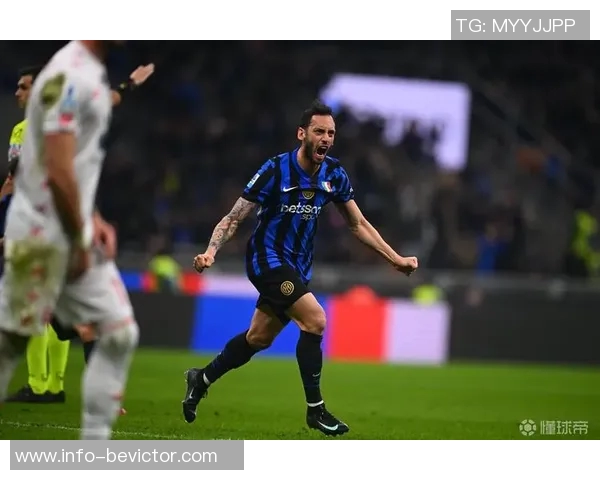 恰尔汗奥卢四场比赛打入四球荣膺国米十月最佳球员称号